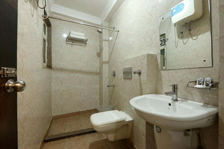 Bathroom 4, Hotel Park Suites At Airport, Delhi