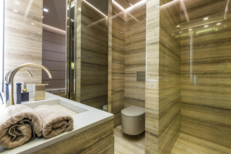 Bathroom 5, Hotel Square Plaza At Airport, Delhi