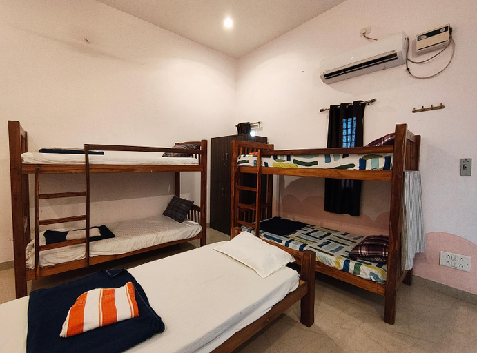 Bedroom 2, Art cafe, Viluppuram