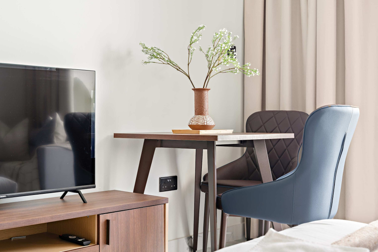 Room 3, Silkhaus Chic Studio Shared Pool and Gym, Abu Dhabi City