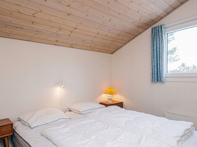 Bedroom 2, 6 Person Holiday Home in Blavand, Varde