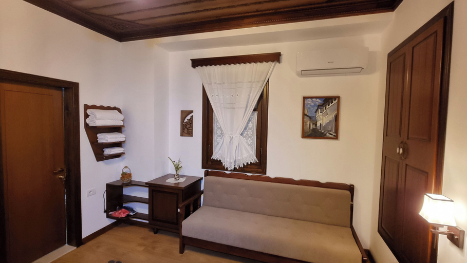 Others 4, Master Hotel Berat, Beratit