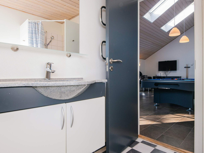 Bathroom 3, 5 Star Holiday Home in Blavand, Varde