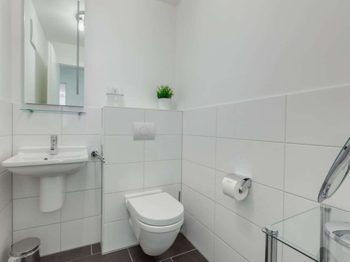 Bathroom 2, Brandenburger Strasse App. 1, Nordfriesland