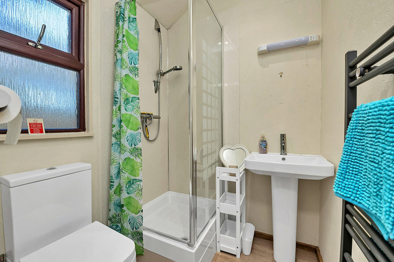 Bathroom, Tranquil Glamping Pod-pet Friendly, No Deposit, Suffolk