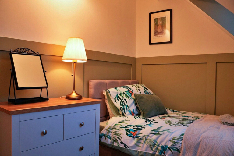 Room 2, Pet-friendly Countryside Holiday Home, No Deposit, Gloucestershire