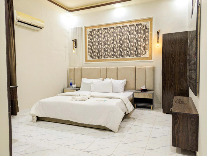 Bed, Hotel Skylit Legacy, Karachi