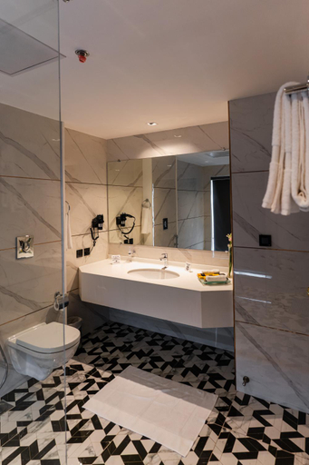Shower 5, Faletti's Boutique Multan by The Windsor Group, Multan