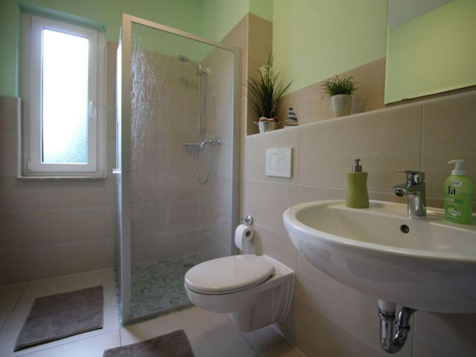 Bathroom 2, Krause Comfortable Holiday Residence, Rostock