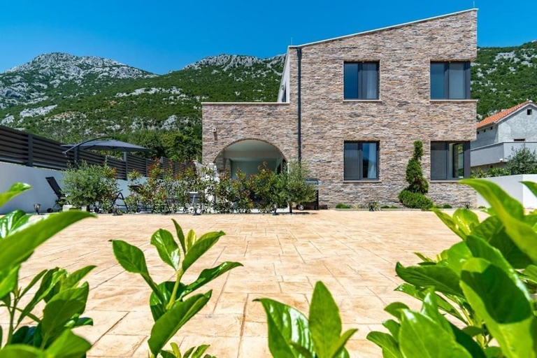 Building design 2, Villa Eden With Heated Pool, Omiš