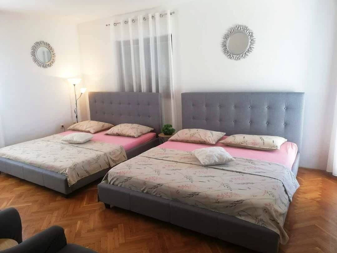 Room 2, House D&D, Okrug