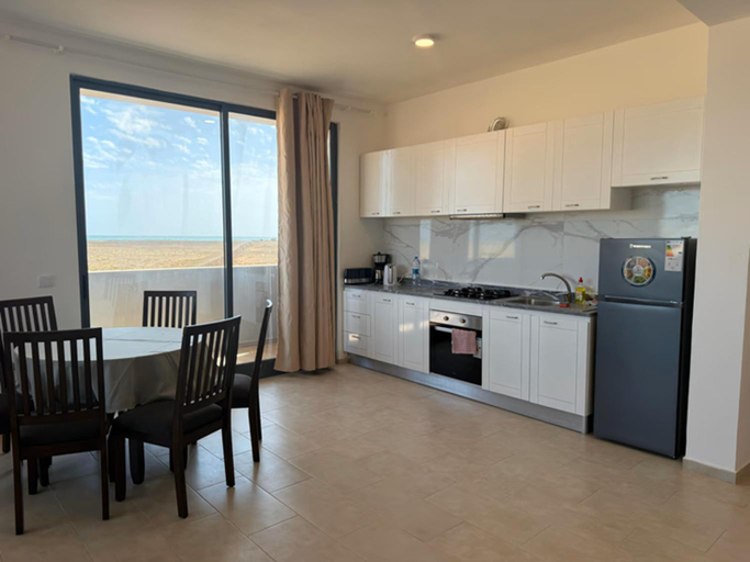 Kitchen, Joli Beach Apartments With Shared Pool