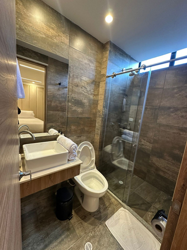 Bathroom 4, AMERICAN VISA DESTINO, Santafé de Bogotá