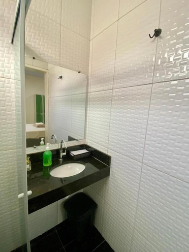 Bathroom 3, Casa Miriti Hostel, Belém