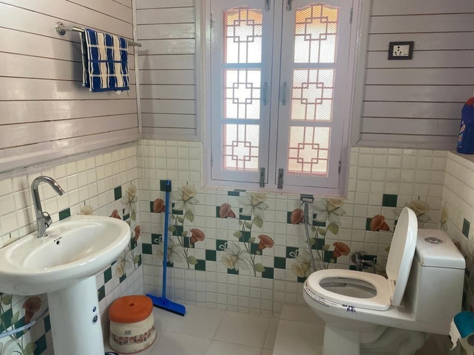 Bathroom, Shanti Kunj Home Stay, Garhwal