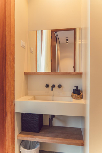 Bathroom 4, São Pedro Bay
