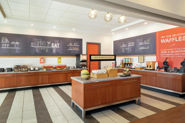 Food & Drinks 5, Hampton Inn Portland Downtown - Waterfront, Cumberland