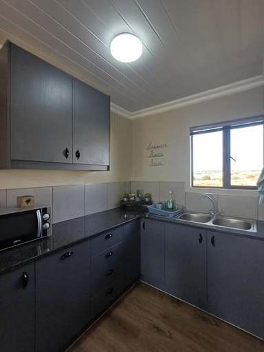 Others 4, Sonvanger Selfcatering, Pixley ka Seme