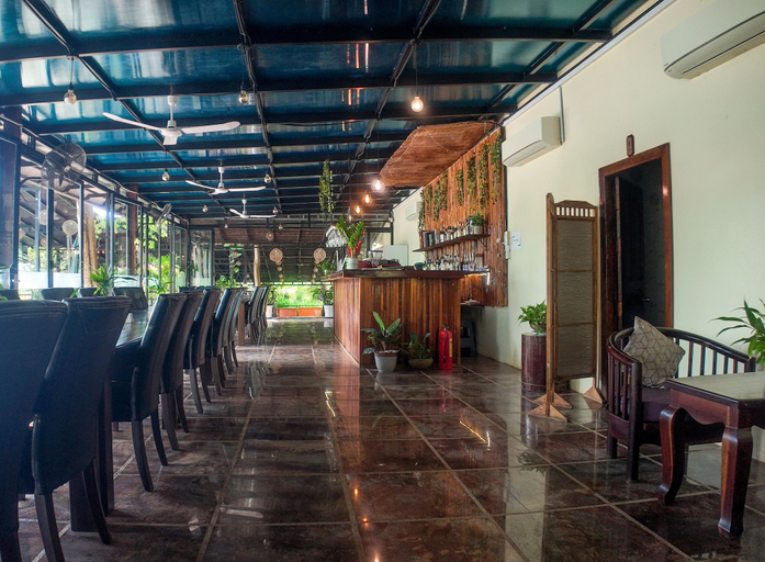 Food & Drinks 5, Lodge Moni Essara Kompot, Kampot