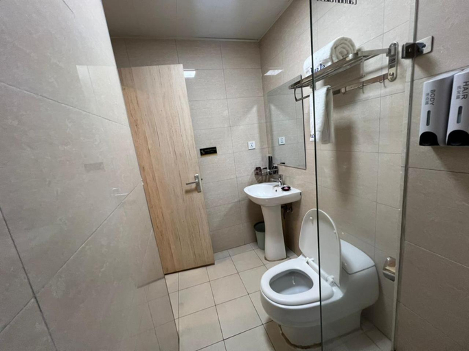 Bathroom 2, Kigali Phoenix Serviced Apartments, Kicukiro