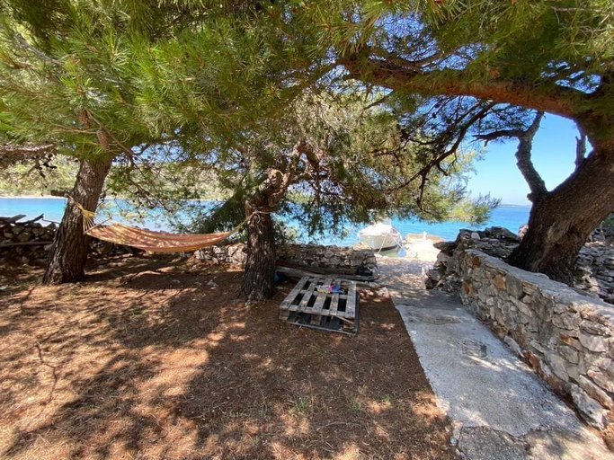 Others 2, House Kornati Robinzon, Sali