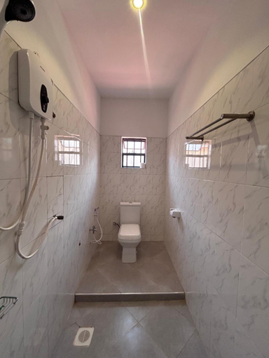 Bathroom 3, AMORA HOMESTAY, Karatu