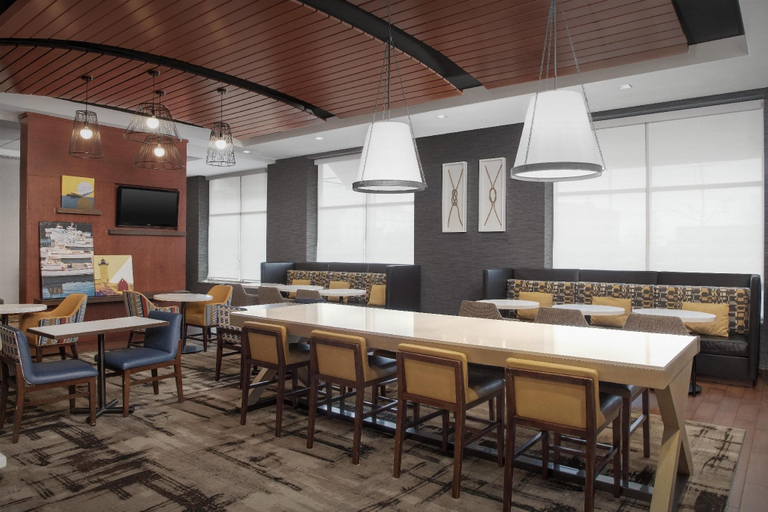 Food & Drinks 5, Hampton Inn Portland Downtown - Waterfront, Cumberland
