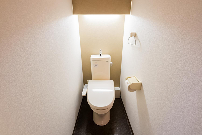 Bathroom 2, Presence Hakata, Fukuoka