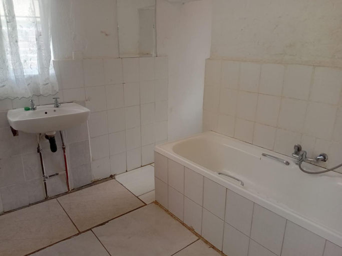 Bathroom 5, Happy Stay Guest House Mafikeng, Ngaka Modiri Molema
