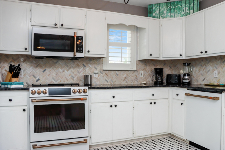 Private kitchen 5, Blue Crab Beach Cottage, Gulf
