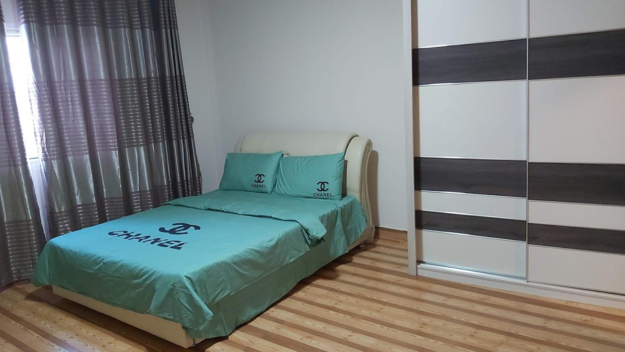 4, Villa Sleeps 10 with Garden, Lubumbashi
