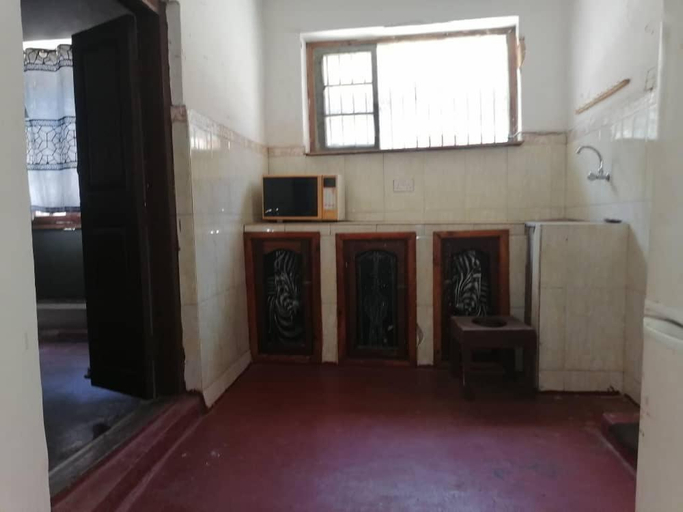 Others 5, Hurumzi House, Mjini