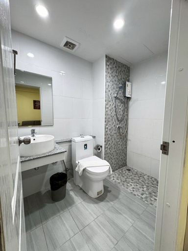 Bathroom 2, The Castle Khao Yai Hotel, Pak Chong