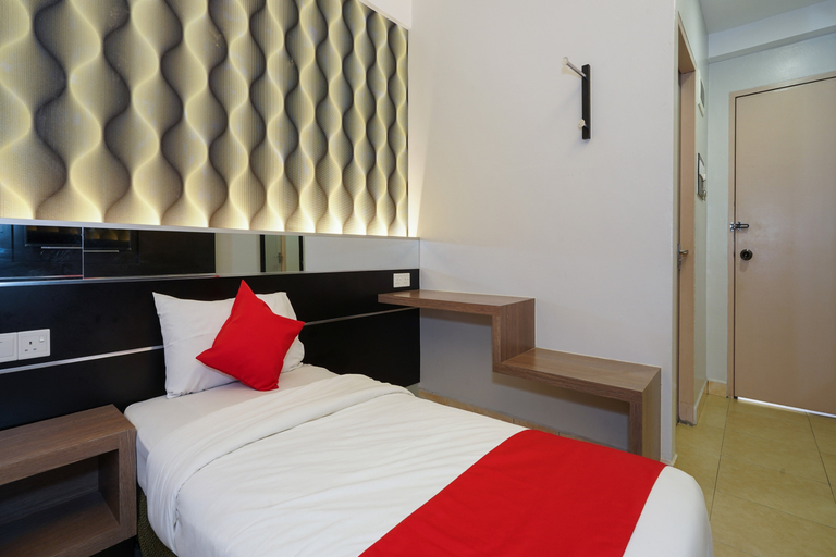 Bedroom 2, Hotel O Hotel Orchard Inn, Manjung
