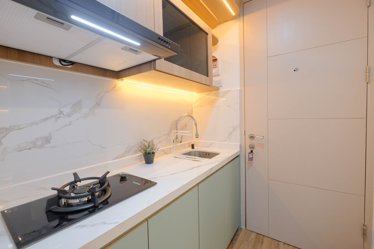 Others 3, Warm Minimalist Studio Room at Tokyo Riverside PIK 2 Apartment By Travelio, Tangerang