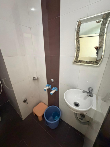 Bathroom 3, Hotel rosewood plaza Mahabaleshwar, Satara