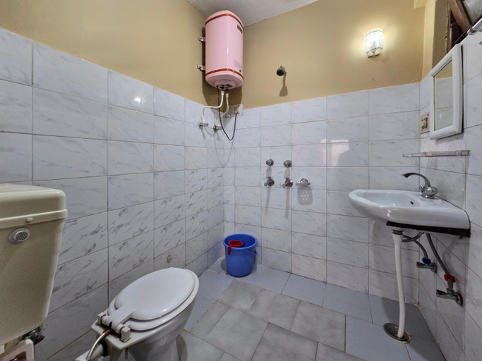 Bathroom 3, Kailwood Guest House, Kangra