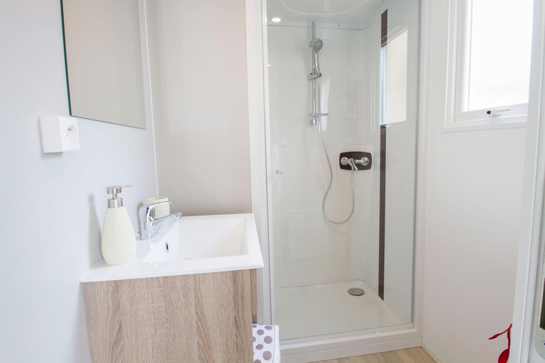 Bathroom, Vias Mobile Home for 6 With Pool, Hérault