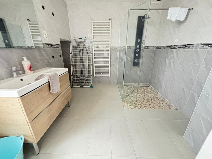 Bathroom 2, La Fensch Wifi Un-Sejour-a-Part, Moselle