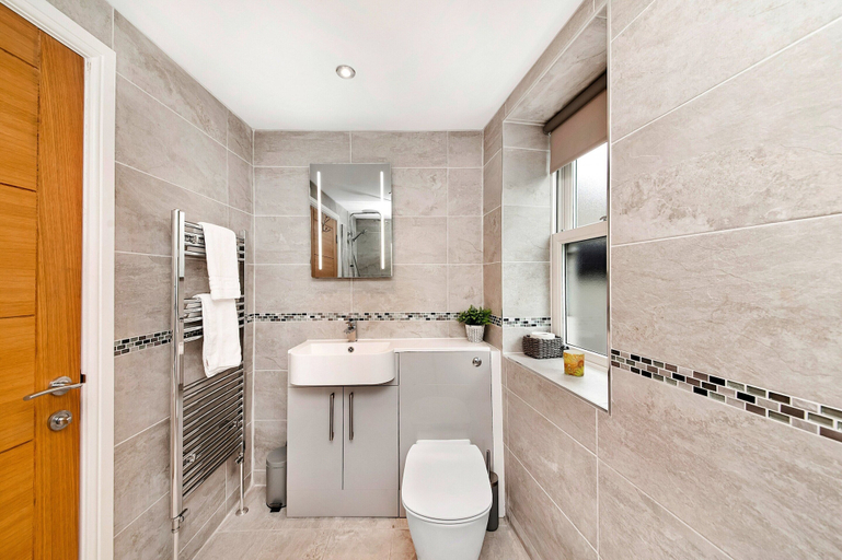 Bathroom 5, Apartment in Harrogate Near Turkish Baths, North Yorkshire