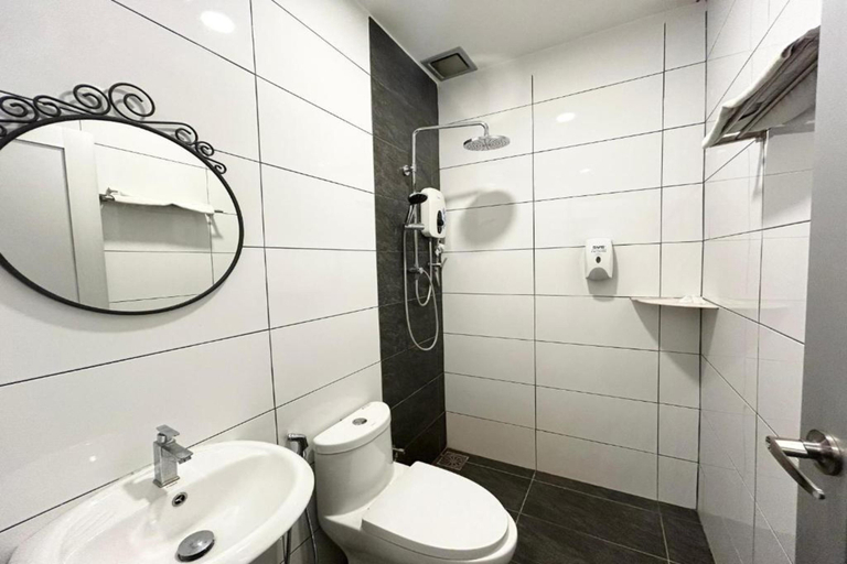 Bathroom 2, Collection O Malacca Near St John's Fort Formerly Gill Garden, Malacca City