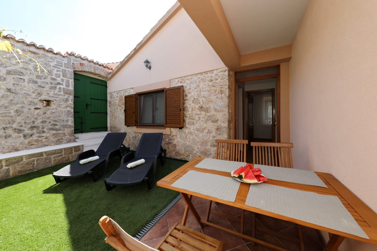 Others 5, House Stratus, Sukošan