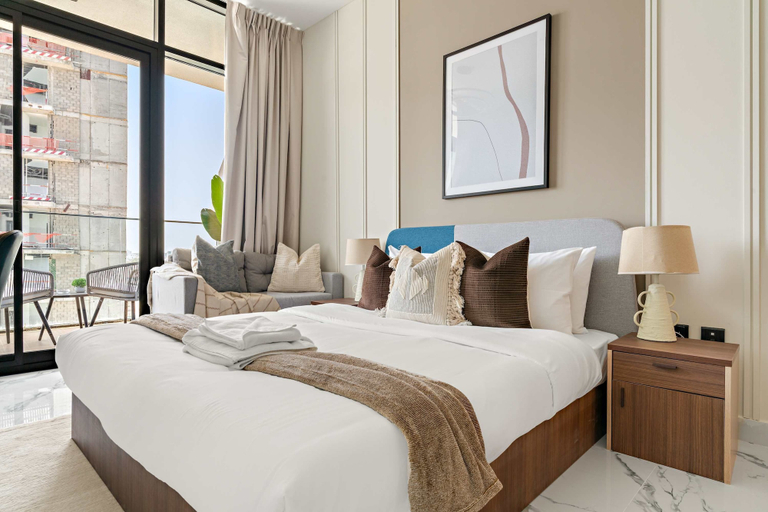 Room 2, Silkhaus Chic Studio Shared Pool and Gym, Abu Dhabi City