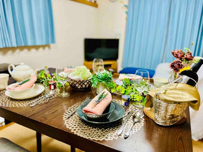 Food & Drinks 5, NEW Cozy house with Elevator, Free Internet, Shinagawa