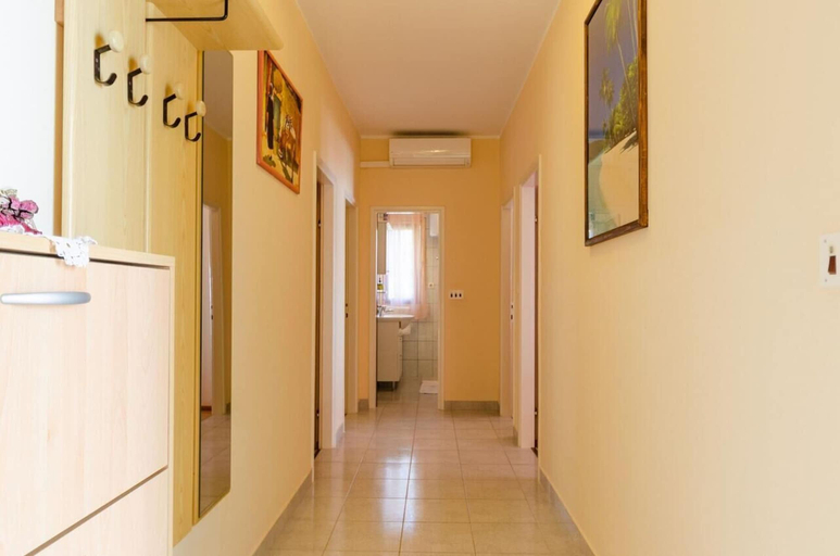 Hallway, House Vila Petra, Blato
