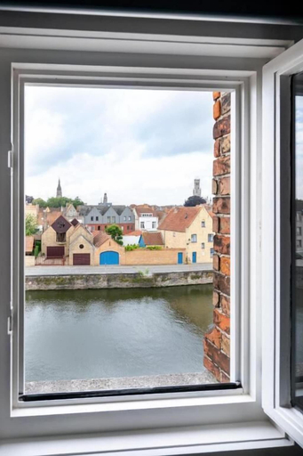 Room 2, The Canal View Suites, West-Vlaanderen