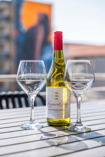 Food & Drinks 5, Coastal City Vibes: Stylish 2-Bedroom, City of Cape Town