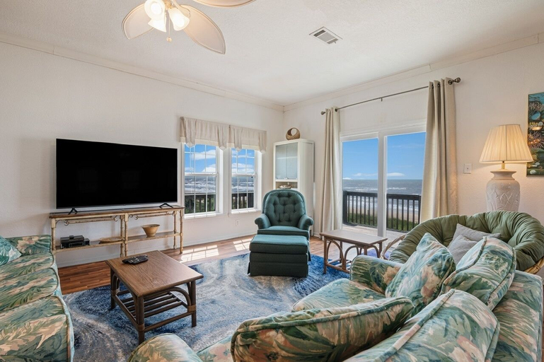 Living area 3, Camelot 2 Bedroom Home, Galveston