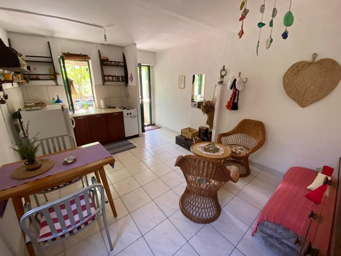 Others 3, House Kornati Robinzon, Sali