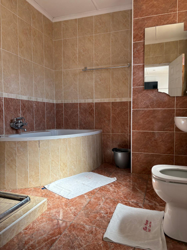 Bathroom 3, Khol Newman Bed and Breakfast, Chris Hani